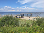 Weit in die Ostsee hinaus: Blick auf die entstehende Seebrcke.