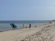 Stehpaddeln: Modesport am Ostseestrand der Insel Usedom.