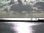 Regenwolken ber dem Hafen von Kamminke: Haffland der Insel Usedom.