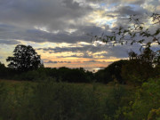 Interessante Beleuchtung: Dunkle Wolken bder dem Achterwasser.