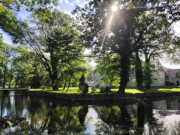 Wasserschloss von Mellenthin: Schlosspark hinter dem Graben.