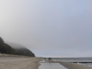 Letzte Strandspaziergnger: Usedomer Ostseestrand am Streckelsberg.