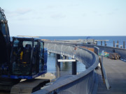 Von der Strandpromenade aus gesehen: Bau der Koserower Seebrcke.