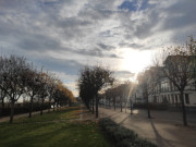 Fast menschenleer: Die Strandpromenade von Ahlbeck Sonntag Mittag.