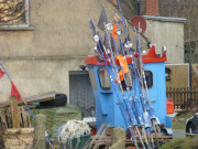 Winterruhe am Hafen von Kamminke: Fischerboot an Land.