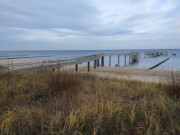 Neue Seebrcke von Koserow: Umfangreiches Bauwerk im Meer.