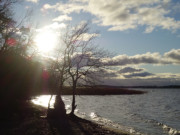 Niedrige Sonne: Achterwasser und Sandstrand am Konker Berg.