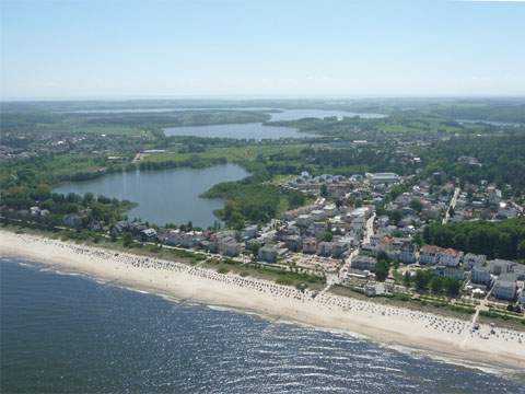 Perfektes Landschaftspanorama auf der Insel Usedom: Kaiserbad Bansin, Schloonsee und Gothensee.