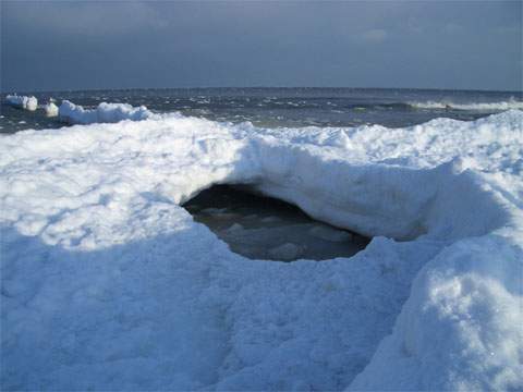 Gefrierende Ostsee: Ein einmaliges Wintererlebnis und ein Winterurlaub der ganz anderen Art.