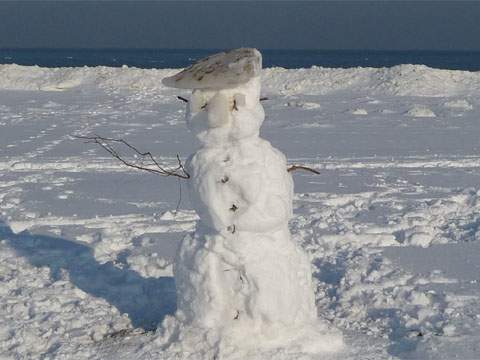 Schneemann am Ostseestrand: Winterurlaub auf Usedom — ein phantastisches Erlebnis.