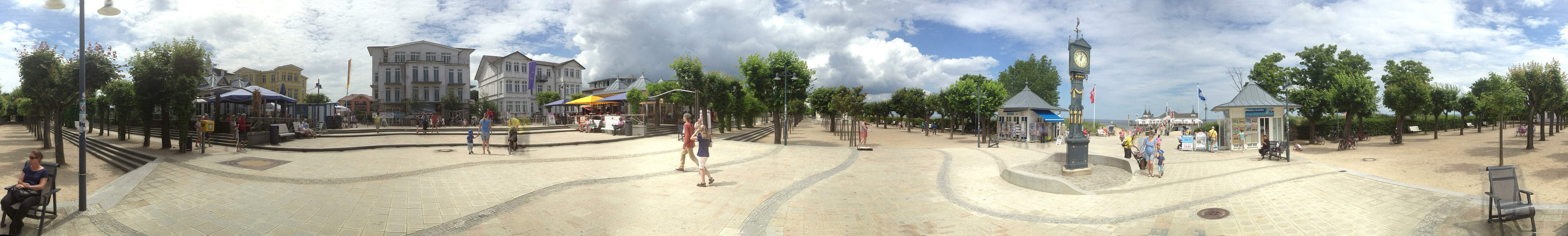 Ostseebad Ahlbeck auf Usedom: Der Seebrckenvorplatz.