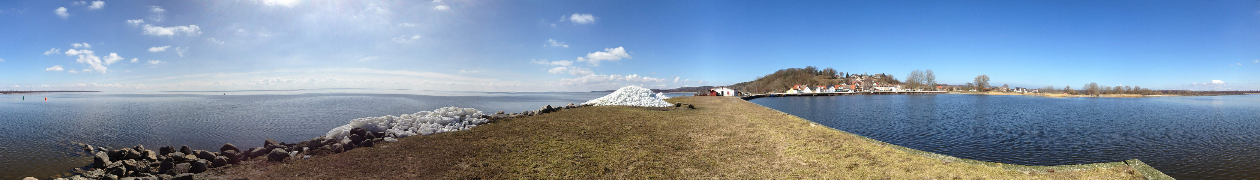 Eisberge in der Sonne: Fischerdorf Kamminke am Stettiner Haff.