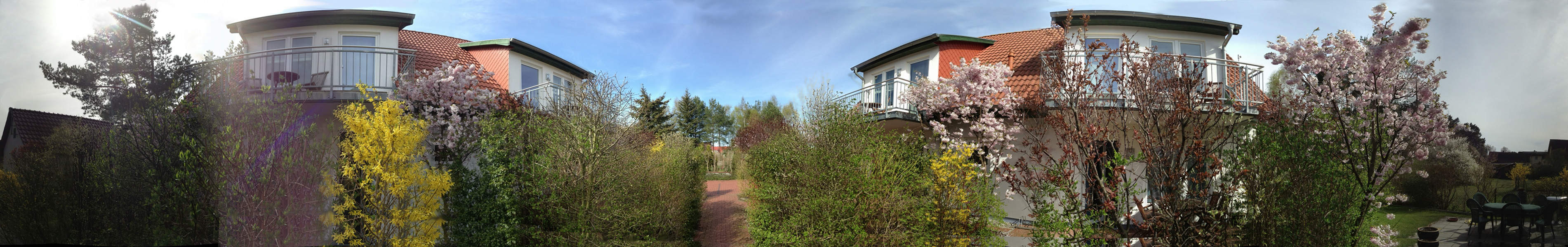 Eingehllt in frisches Laub und Blten: Steinbock-Ferienwohnungen.