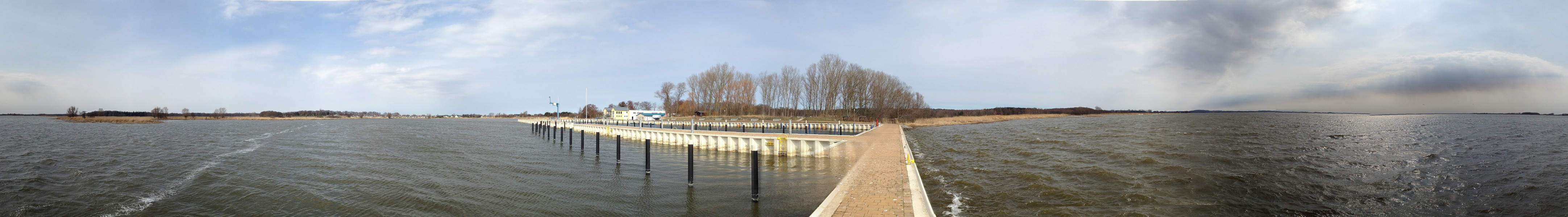 Am Achterwasser: Sportboothafen des Ostseebades Zinnowitz.