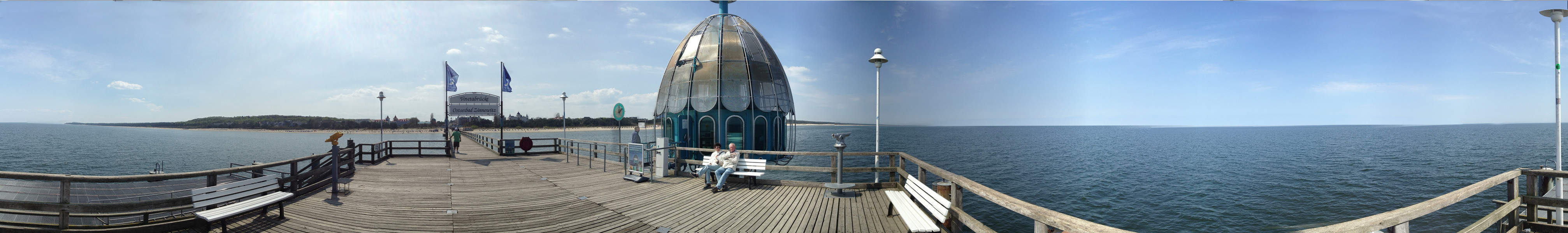 Panoramablick ber die Usedomer Ostseekste: Seebrcke von Zinnowitz.